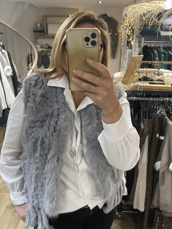 Image d'une veste sans manches grise de la boutique Erika.