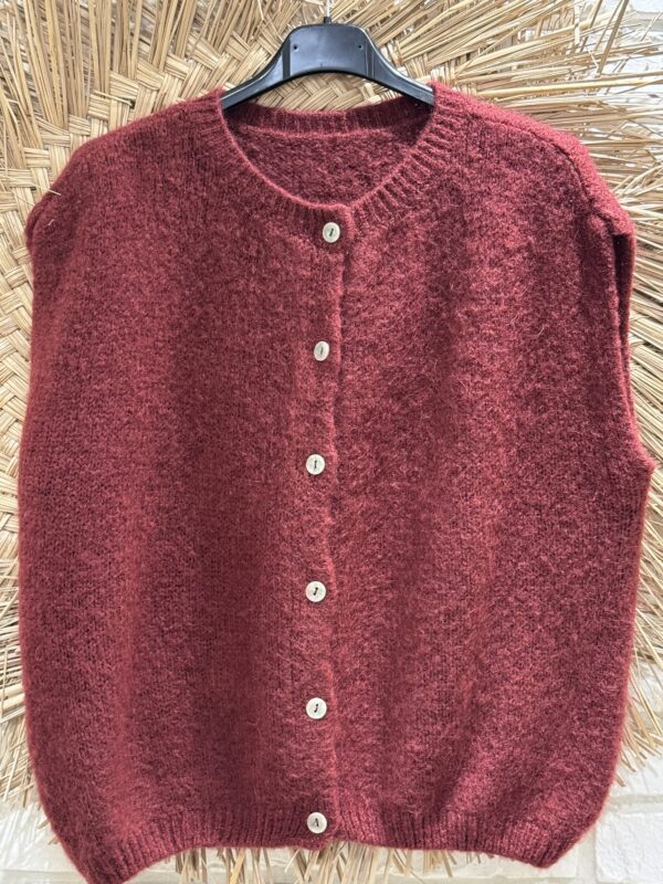 Gilet sans manches avec 
bouton «cerise »
TU