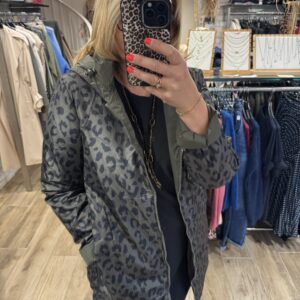 Imperméable réversible motif léopard – Image 2