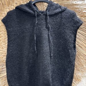 Pull sans manches à capuche noir 
TU