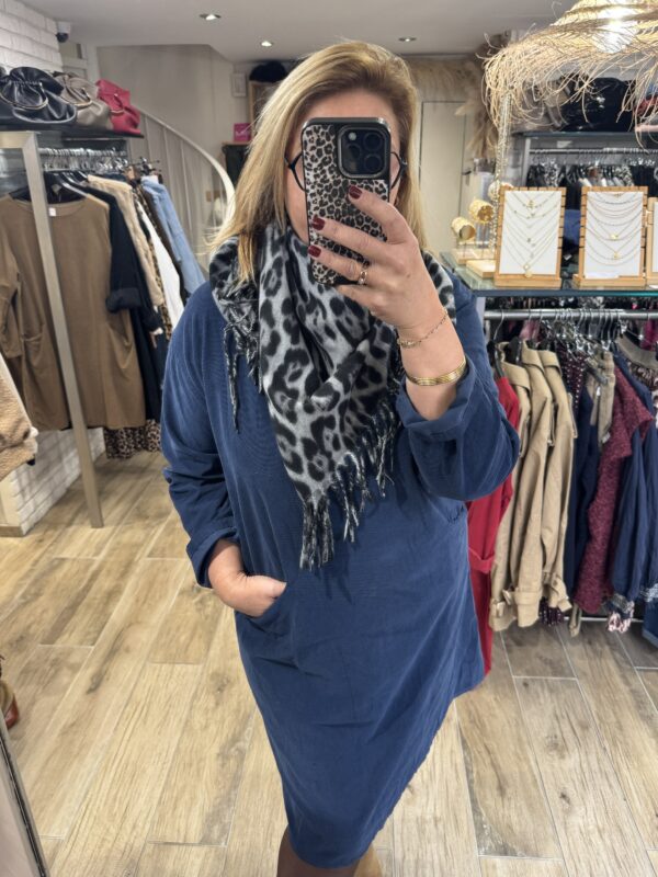 Robe droite bleu avec poches 
TU