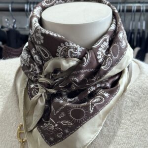 Petit carré à motifs