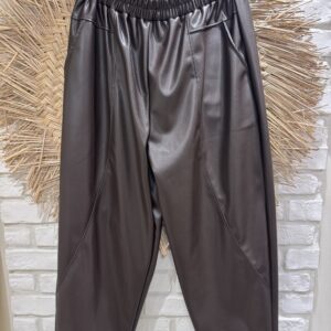 Pantalon coupe Barrel en  similicuir marron